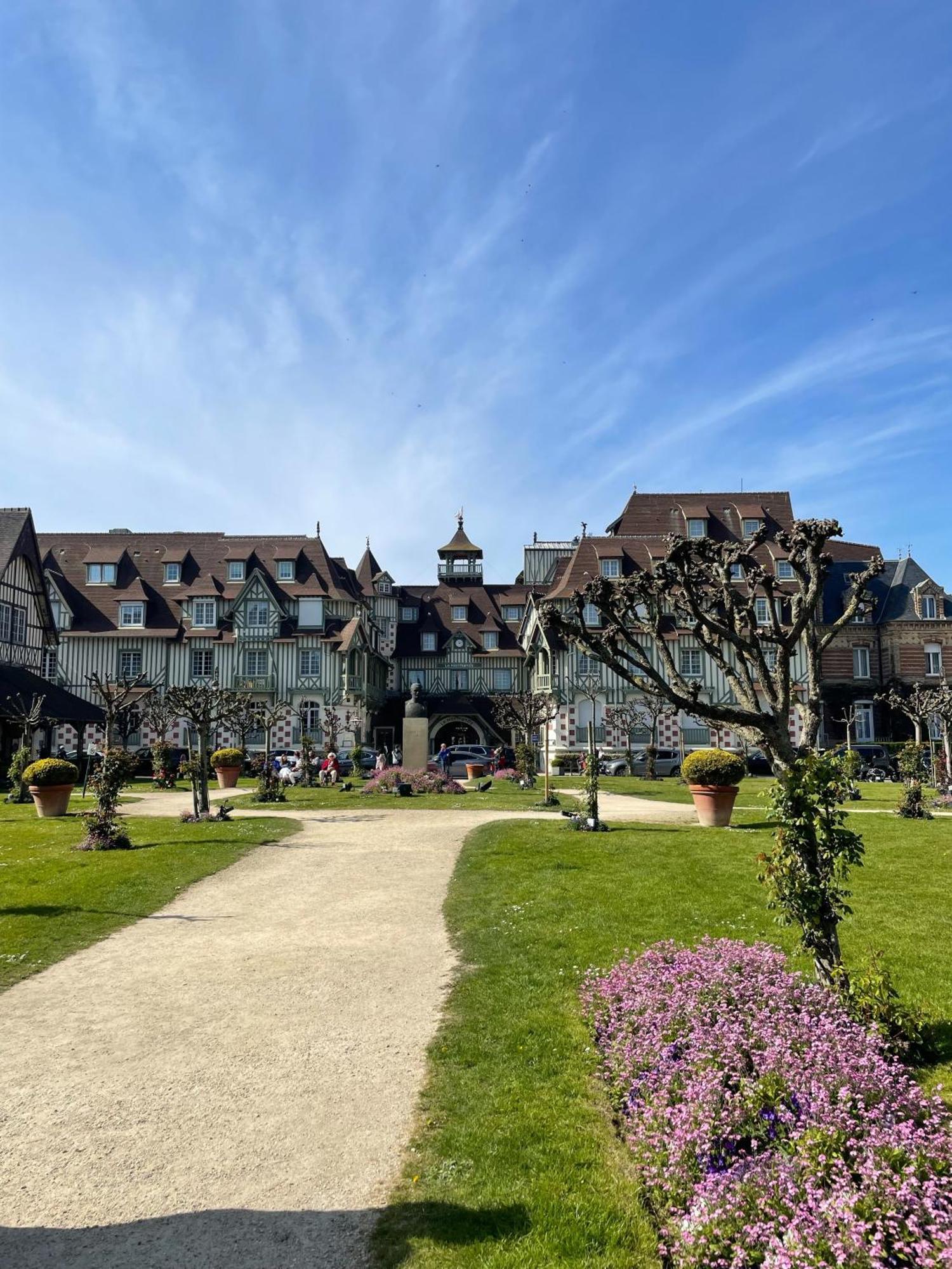 Le Pullman Deauville Exterior foto